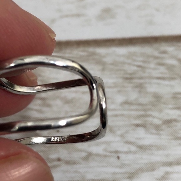 Adjustable Cubic Zirconia V Paving Open Platinum Plated Ring - Picture 11 of 13